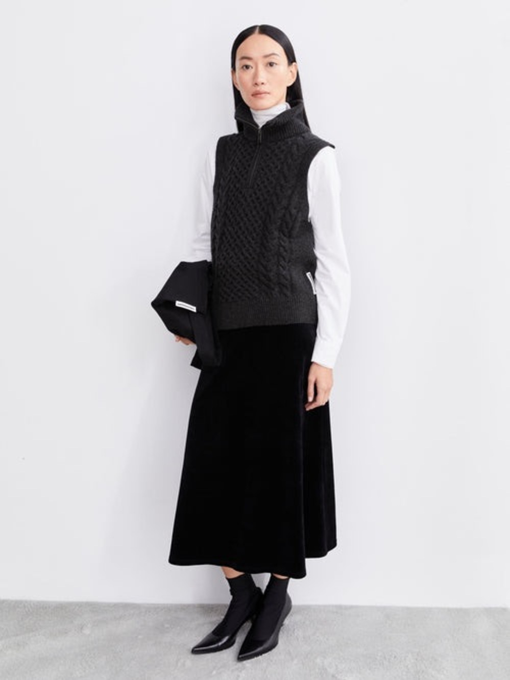 NWT ArmedAngels OLAIAAS CABLE
KNITTED VEST MADE OF ORGANIC WOOL MIX -Size XL